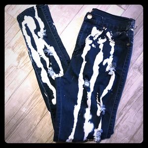 Unique High Waist 👖Distressed and Bleached Jeans.
